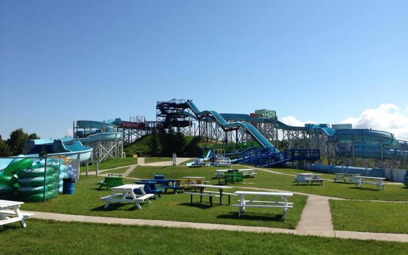Turtle Tide Waterslides outdoor water parks in Canada